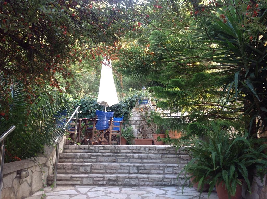 Hotel Nostos Frikes Екстер'єр фото